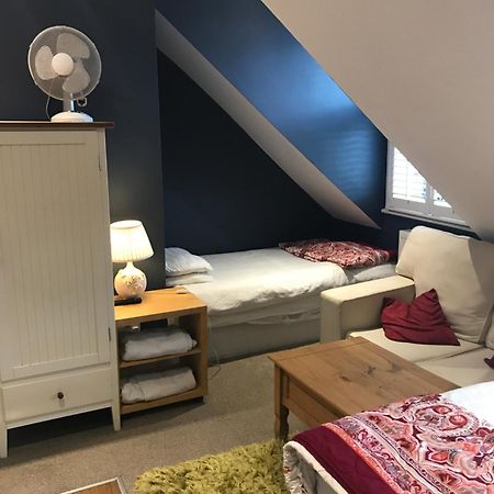 Acacia Villas Guest House 길드포드 외부 사진