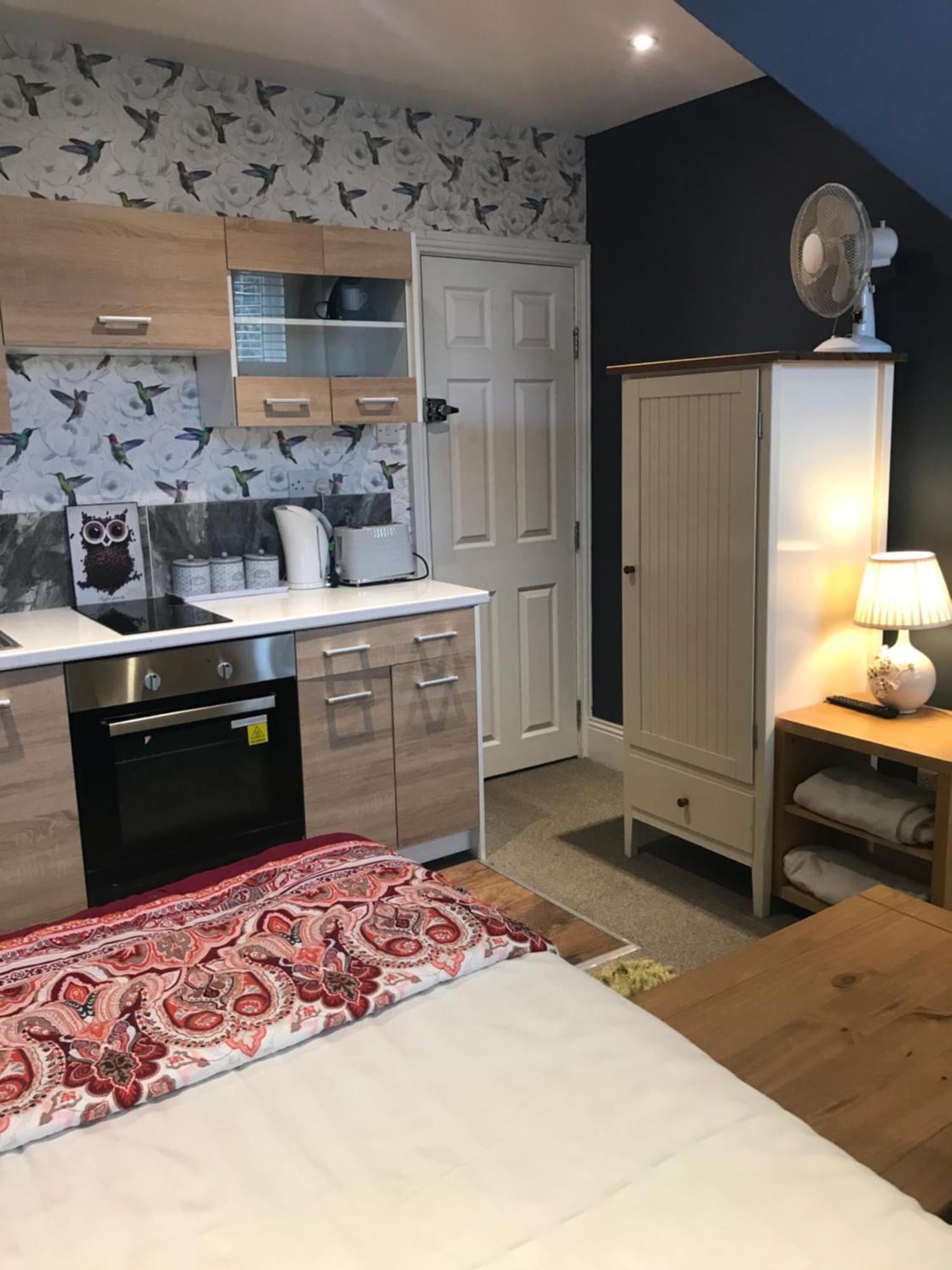 Acacia Villas Guest House 길드포드 외부 사진