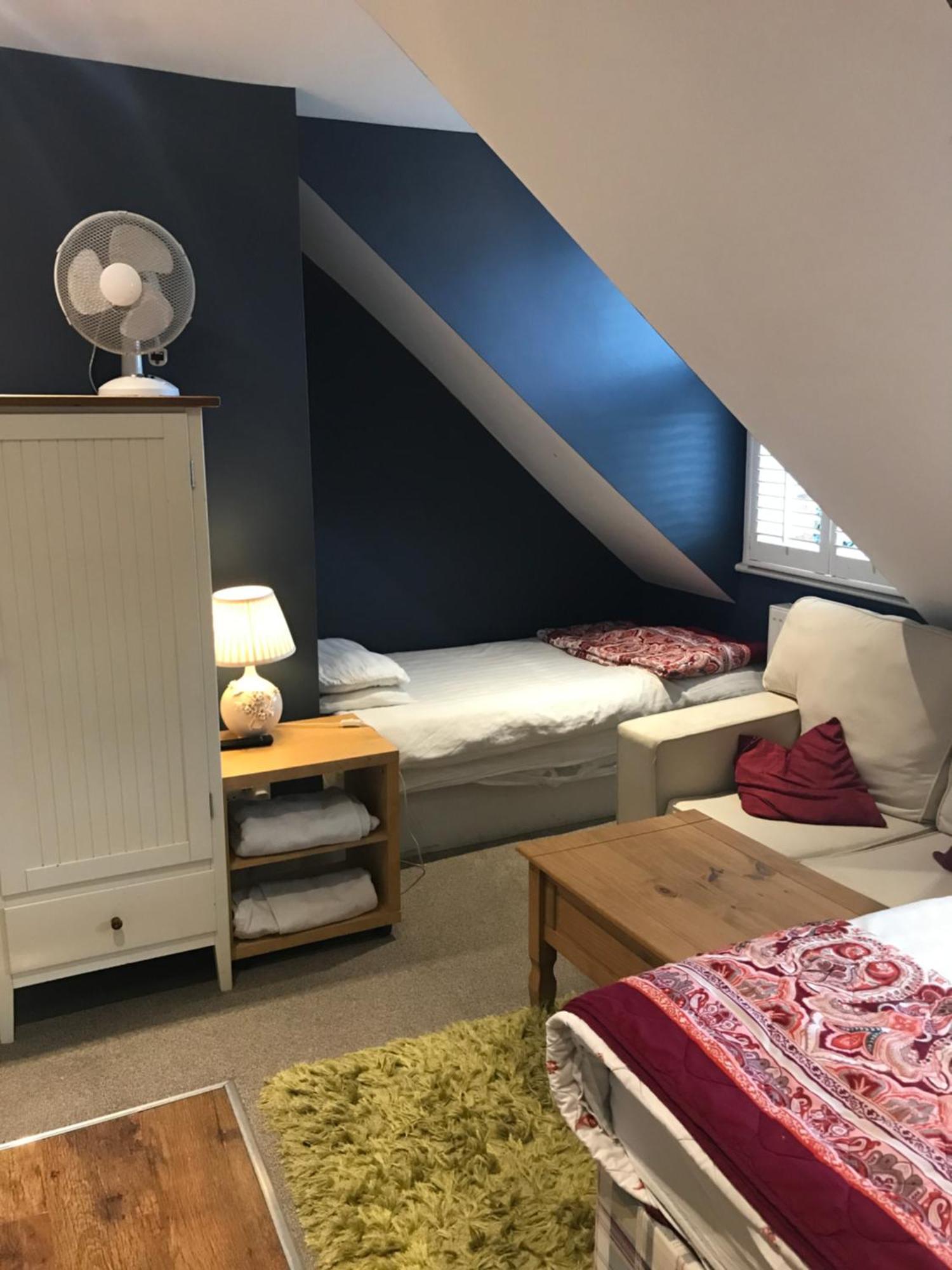 Acacia Villas Guest House 길드포드 외부 사진