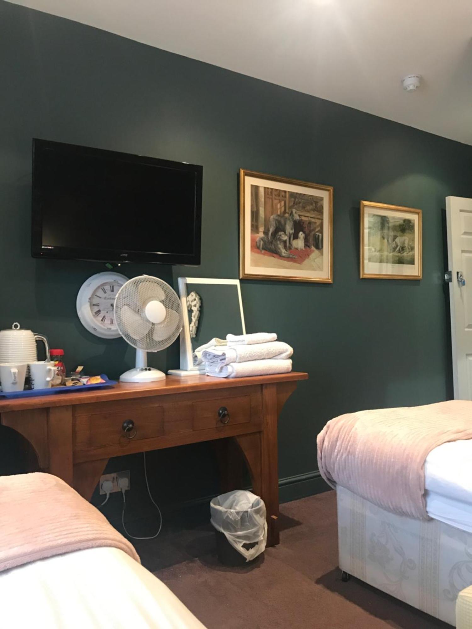 Acacia Villas Guest House 길드포드 외부 사진