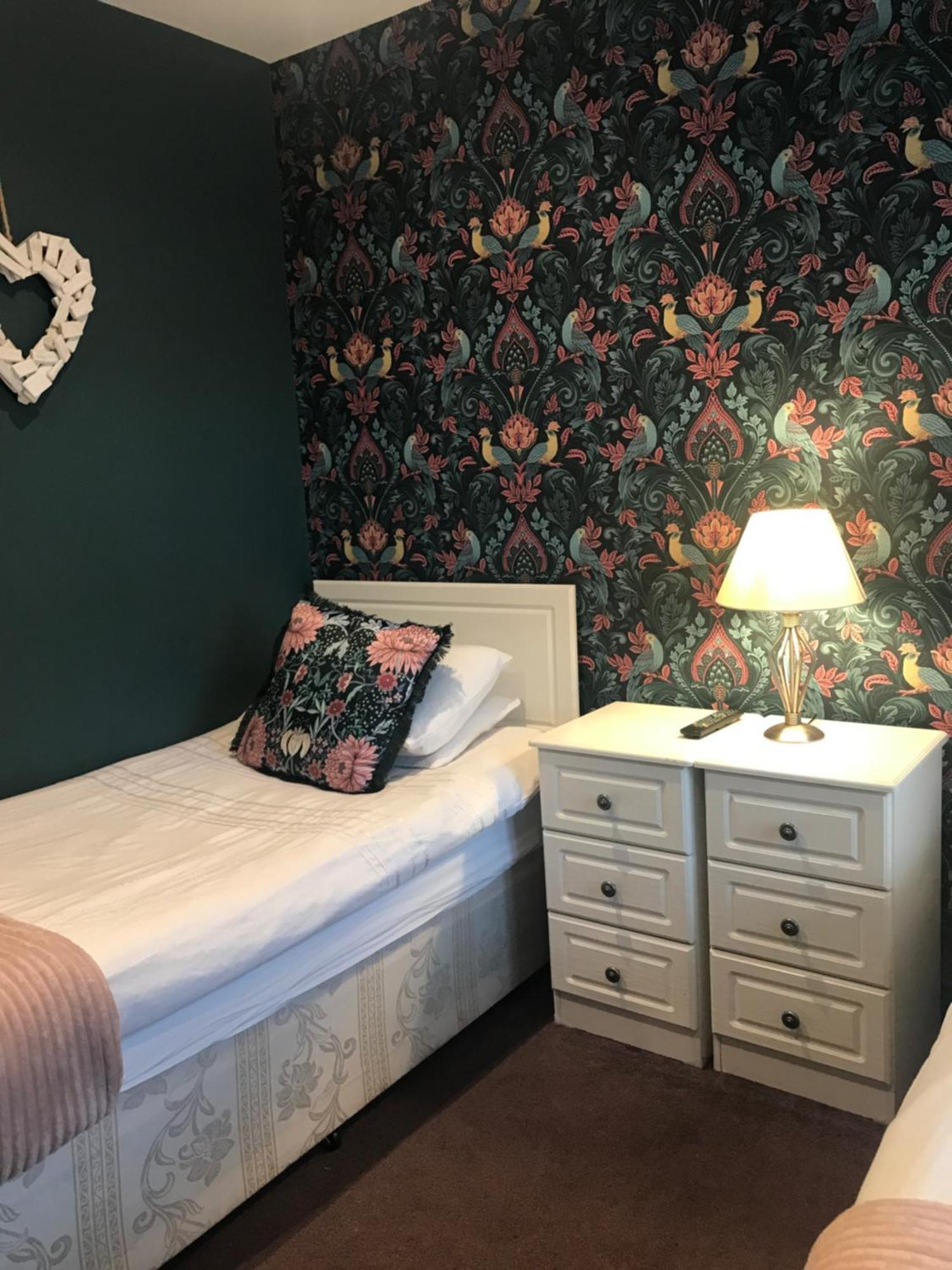 Acacia Villas Guest House 길드포드 외부 사진
