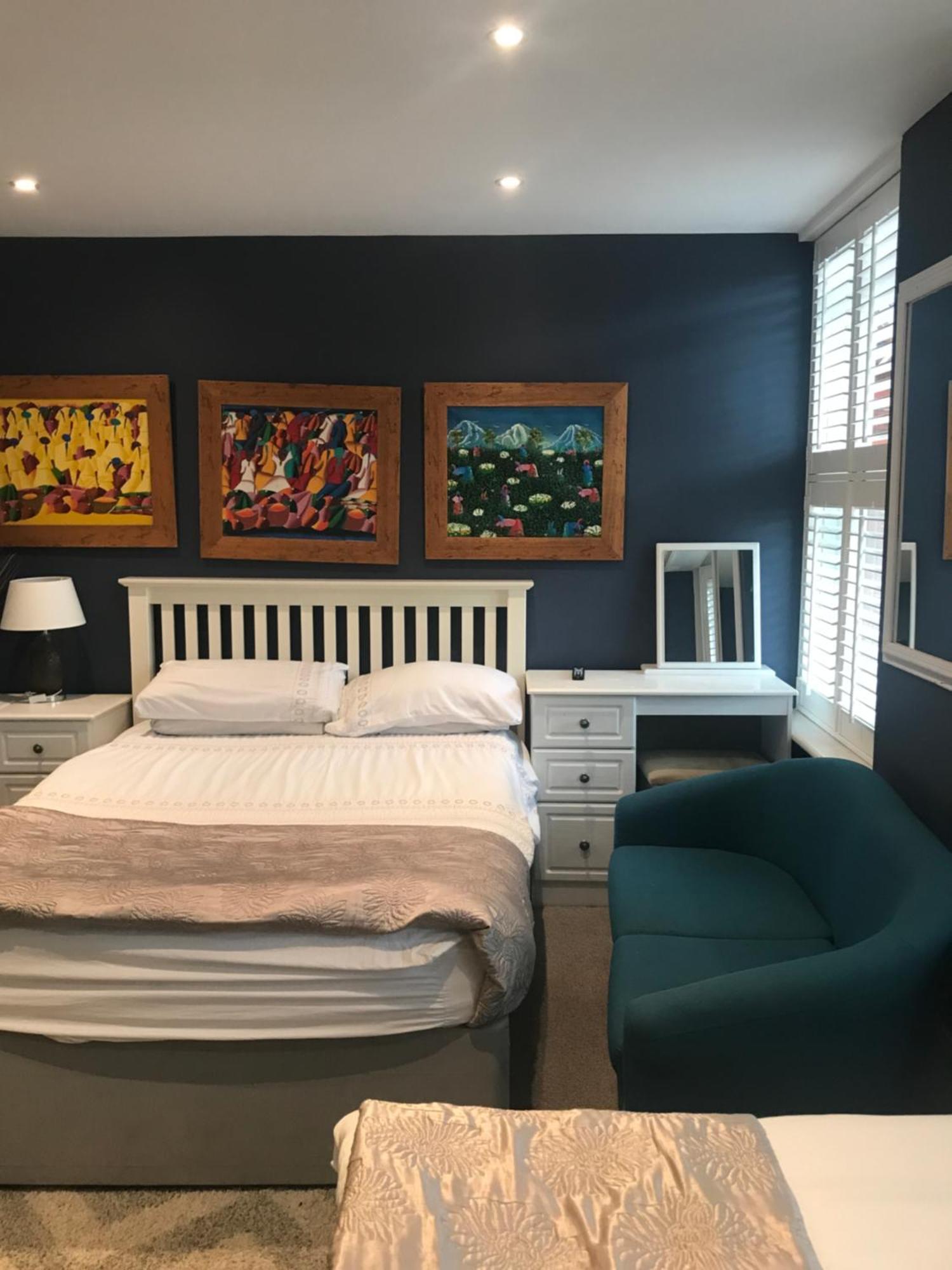 Acacia Villas Guest House 길드포드 외부 사진