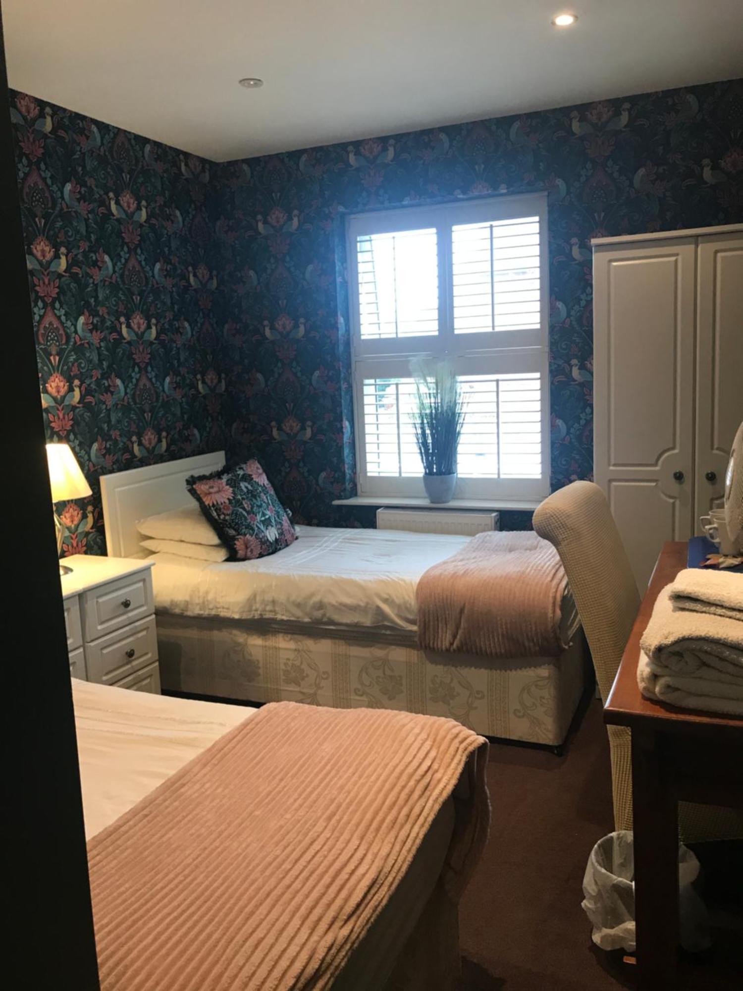 Acacia Villas Guest House 길드포드 외부 사진