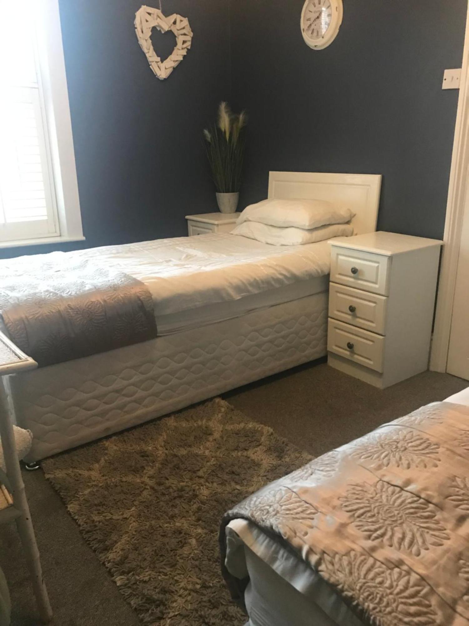 Acacia Villas Guest House 길드포드 외부 사진